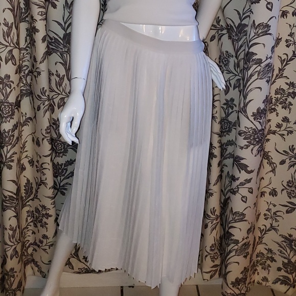 Vince Accordion Pleat Culotte Pants - Picture 7 of 8